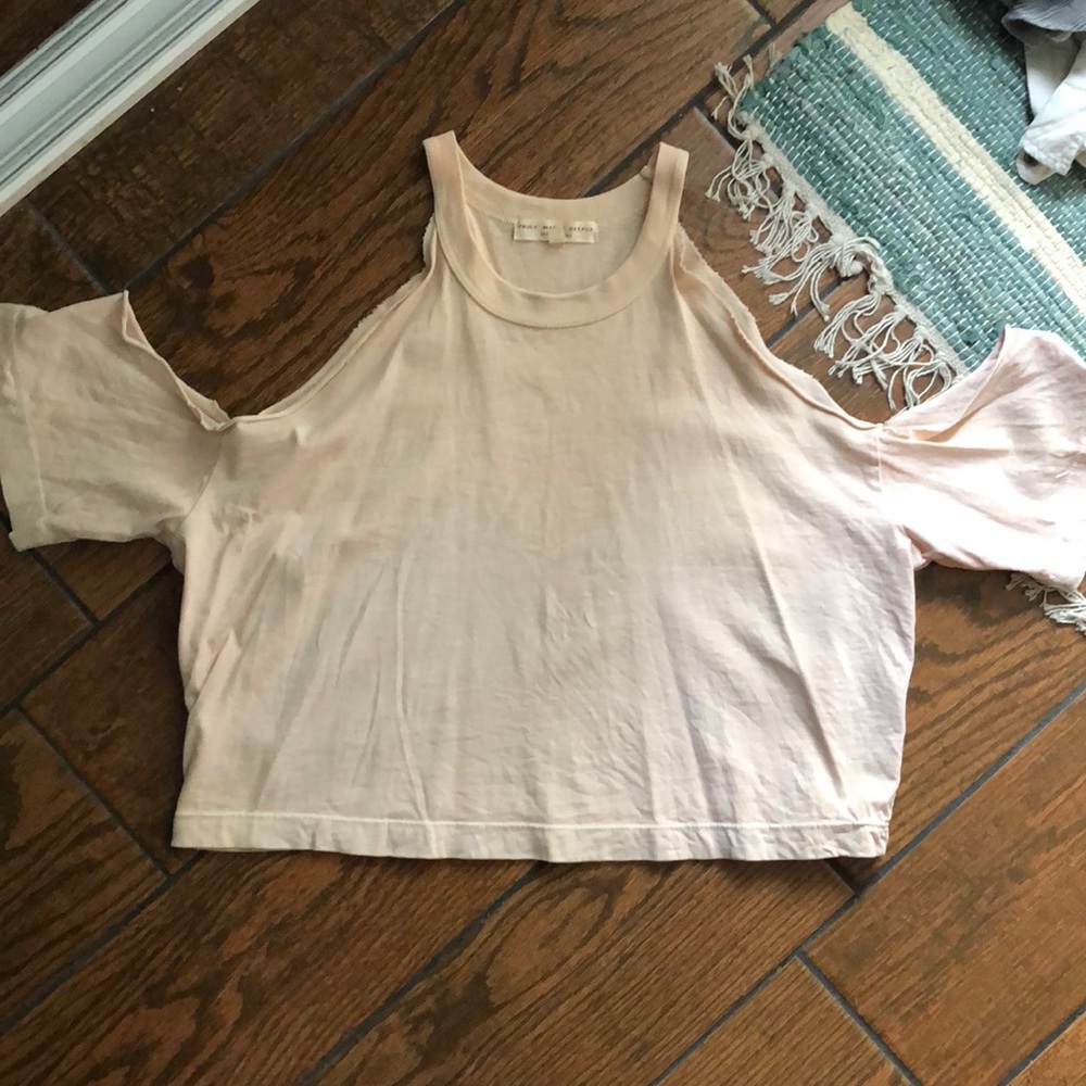 Off the shoulder sleeves/ cut out tshirt